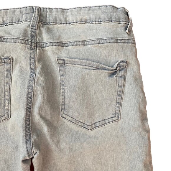 Forever 21 | Light Wash Distressed Jeans | Size 30 - Picture 4 of 7